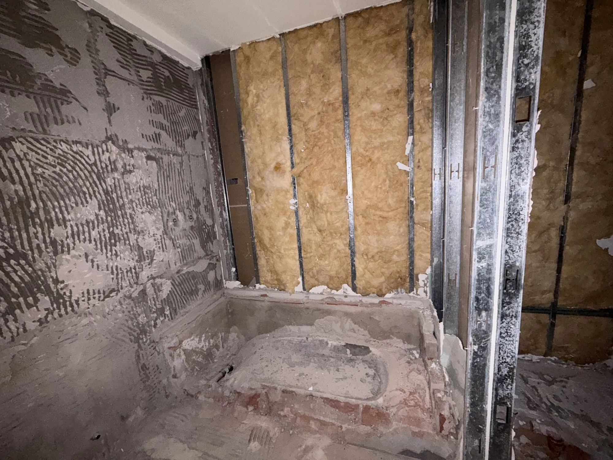 Obra en curso: Baño desarmado hasta la base