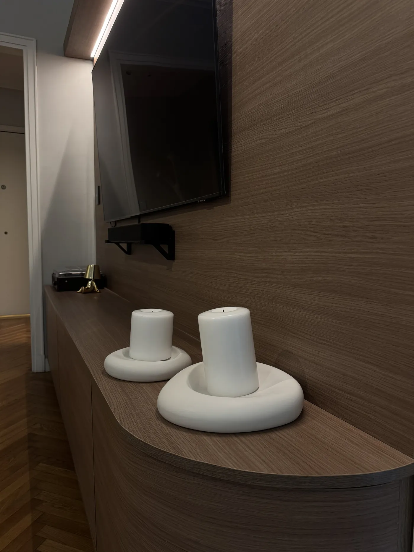 Extremo curvo del mueble bajo